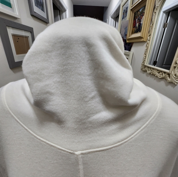 Top - Picture 9 of 11